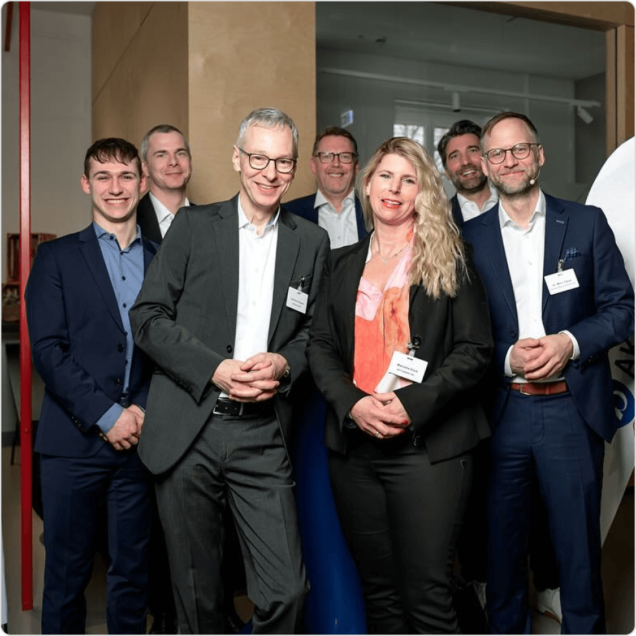 Gruppenfoto von AKTIVBANK und DZB BANK